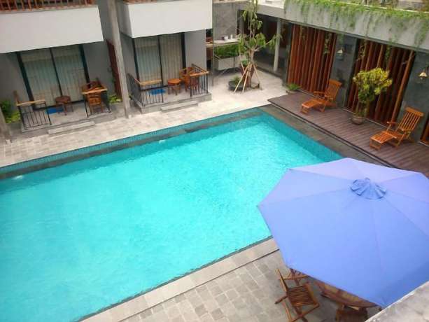 Imagen de la piscina del Hotel Grand Laguna and Villa. Foto 16