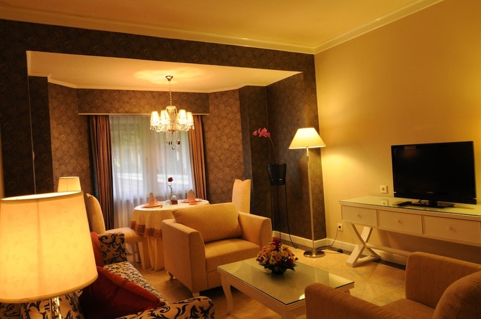Imagen de la habitación del Hotel Grand Legi Mataram. Foto 11