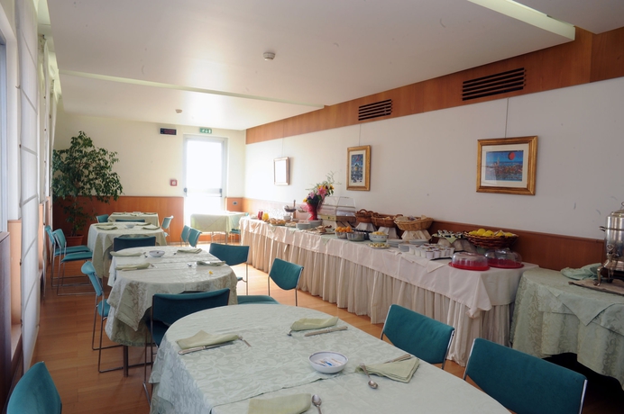 Imagen del bar/restaurante del Hotel Grand Leon D'oro. Foto 2