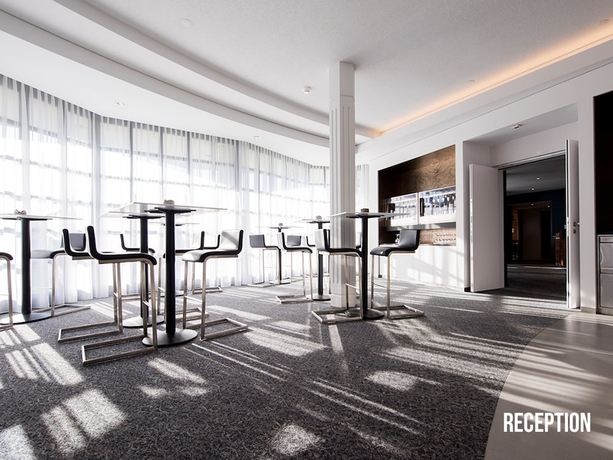 Imagen del bar/restaurante del Hotel Grand Les Endroits. Foto 2