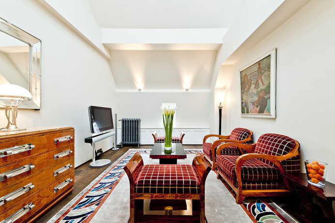 Imagen de la habitación del Hotel Grand Les Trois Rois. Foto 5