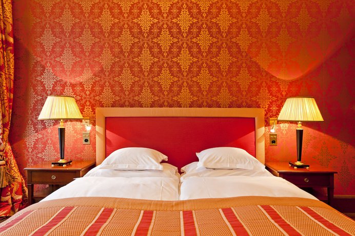 Imagen de la habitación del Hotel Grand Les Trois Rois. Foto 9