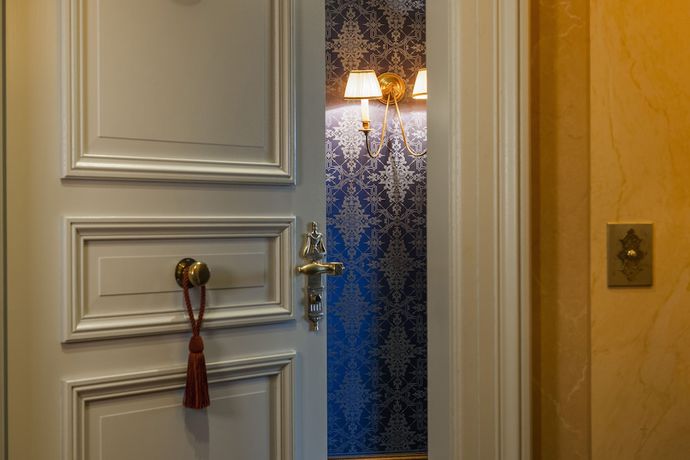 Imagen de la habitación del Hotel Grand Les Trois Rois. Foto 11