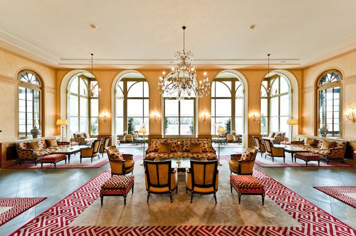 Imagen del bar/restaurante del Hotel Grand Les Trois Rois. Foto 2