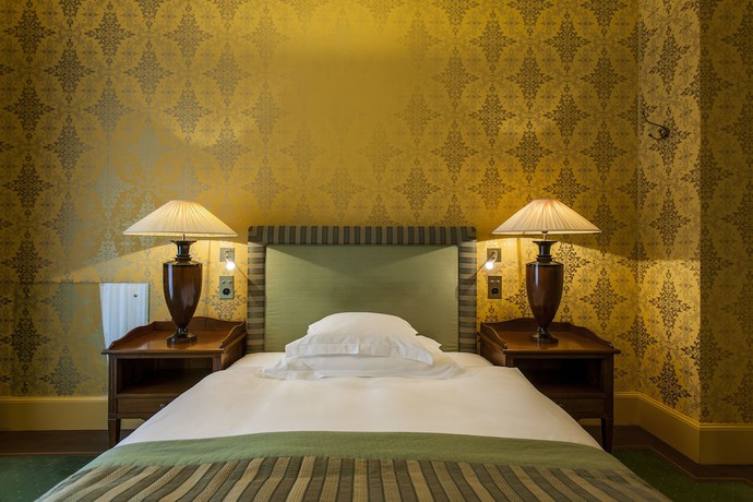 Imagen de la habitación del Hotel Grand Les Trois Rois. Foto 14