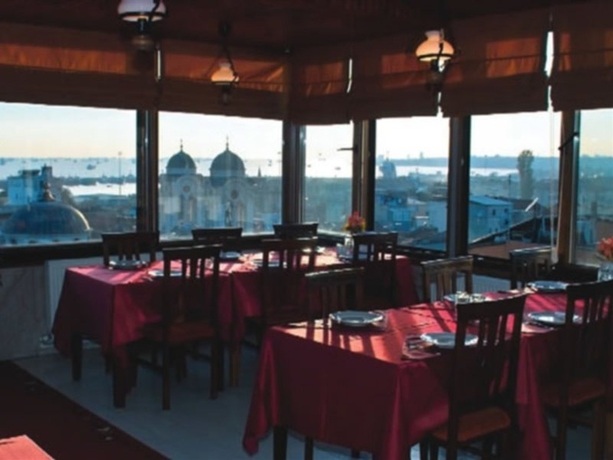 Imagen general del Hotel Grand Liza. Foto 3