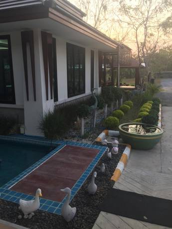 Imagen de la piscina del Hotel Grand Lopburi, Tha Sala. Foto 20