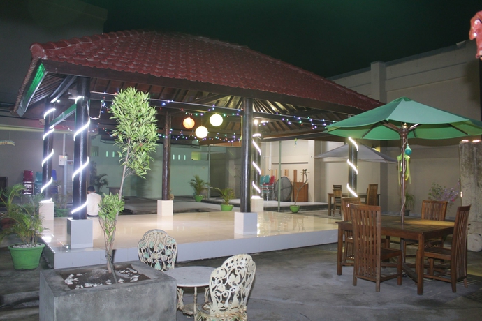 Imagen de los exteriores del Hotel Grand Madani By Prasanthi Syari'ah. Foto 10