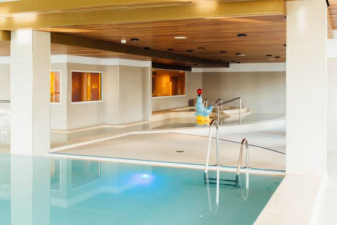 Imagen de la piscina del Hotel Grand Magic Hotel Marne La Vallée. Foto 20