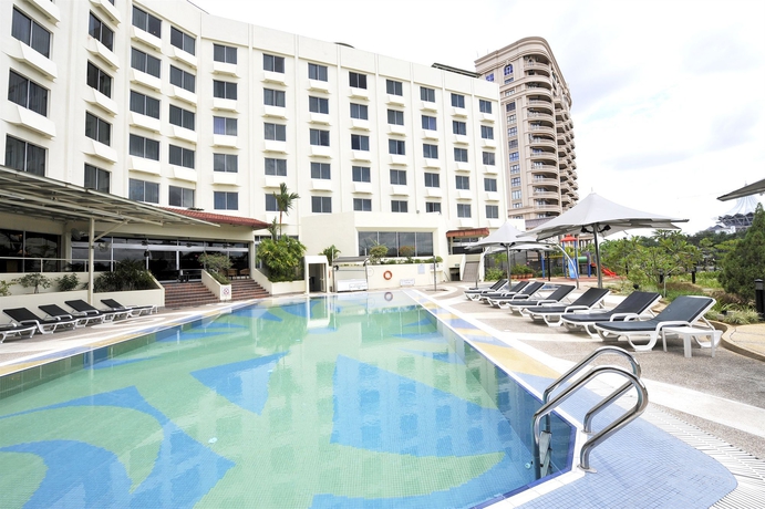 Imagen de la piscina del Hotel Grand Margherita. Foto 15