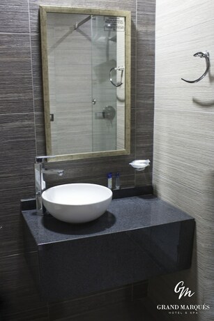 Imagen de la habitación del Hotel Grand Marques. Foto 18