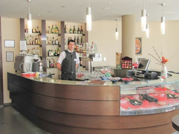 Imagen del bar/restaurante del Hotel Grand Master. Foto 4