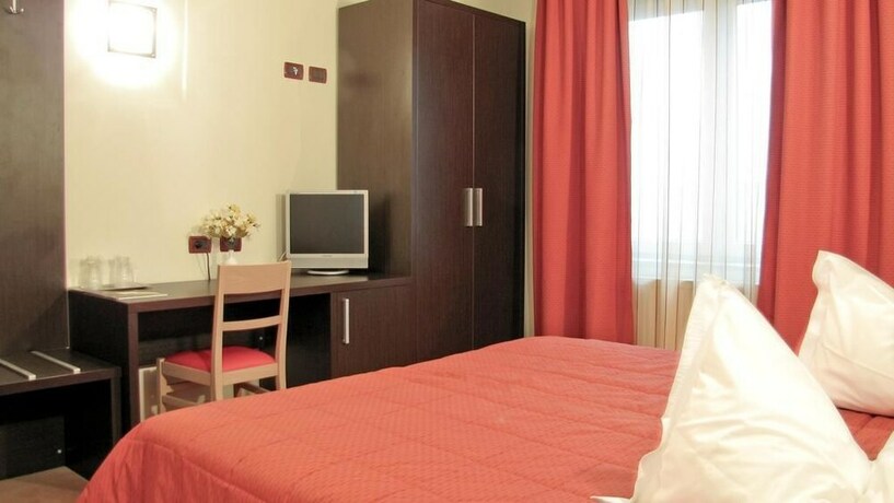 Imagen de la habitación del Hotel Grand Master. Foto 9