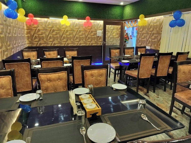 Imagen del bar/restaurante del Hotel Grand Maurya Siwan Near Station Rd. Foto 3