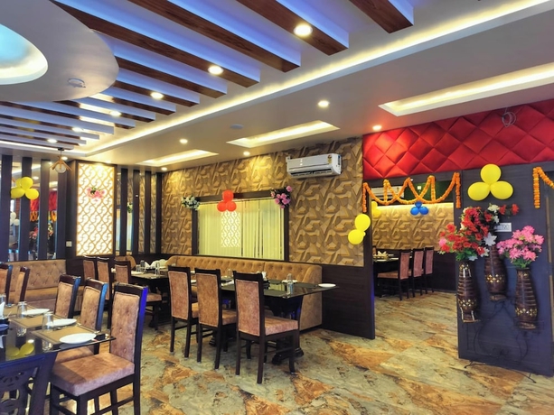 Imagen del bar/restaurante del Hotel Grand Maurya Siwan Near Station Rd. Foto 4