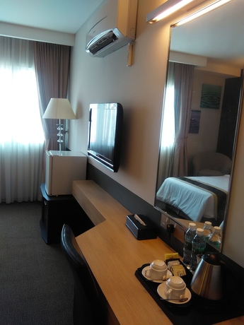 Imagen de la habitación del Hotel Grand Medallion. Foto 8