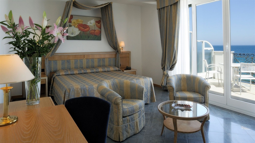 Imagen de la habitación del Hotel Grand Mediterranee. Foto 11