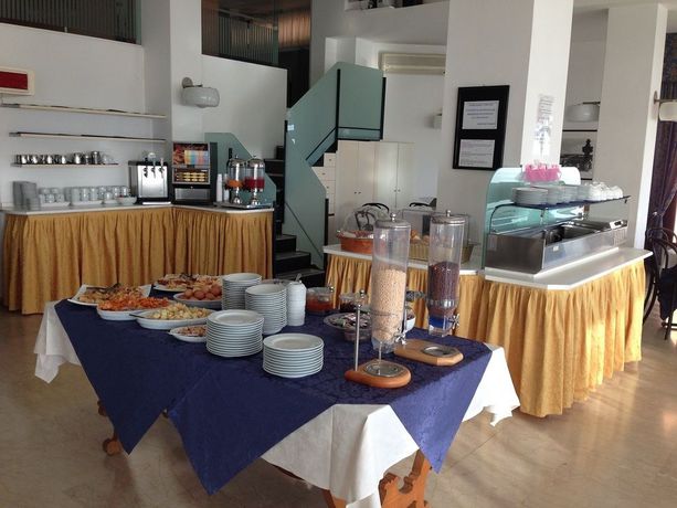 Imagen del bar/restaurante del Hotel Grand Meeting. Foto 2