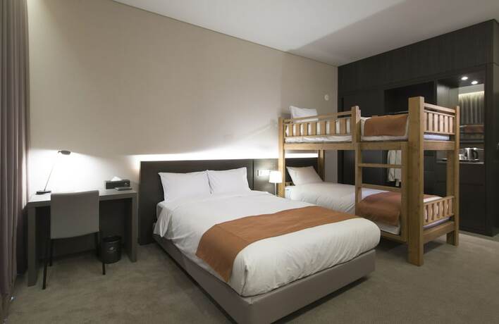 Imagen de la habitación del Hotel Grand Mer Jeju. Foto 17