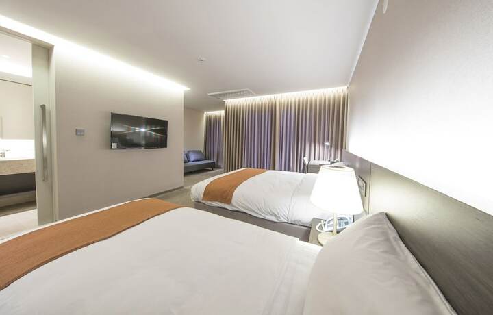Imagen de la habitación del Hotel Grand Mer Jeju. Foto 29