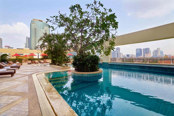 Imagen de la piscina del Hotel Grand Mercure Bangkok Atrium. Foto 10