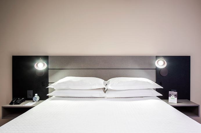 Imagen de la habitación del Hotel Grand Mercure Curitiba Rayon. Foto 7