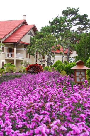 Imagen de los exteriores del Hotel Grand Mercure Dalat. Foto 11