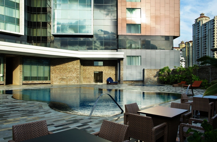 Imagen de la piscina del Hotel Grand Mercure Jakarta Kemayoran. Foto 16