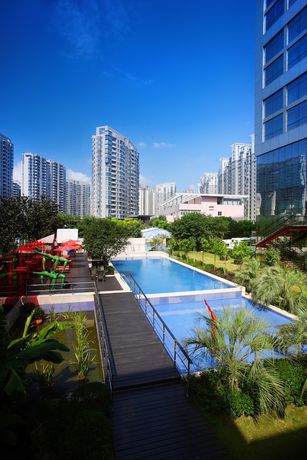 Imagen de la piscina del Hotel Grand Mercure Shanghai Century Park. Foto 19