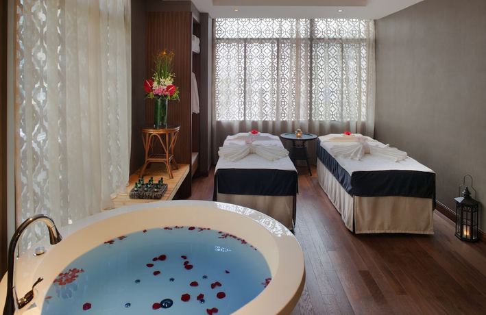 Imagen de la piscina del Hotel Grand Mercure Shanghai Century Park. Foto 20