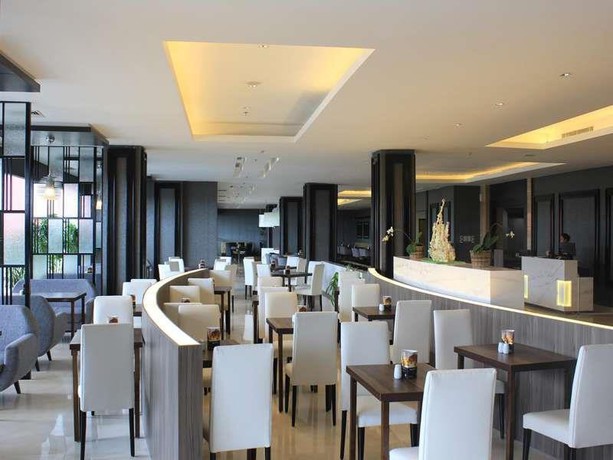 Imagen del bar/restaurante del Hotel Grand Mercure Solo Baru. Foto 3