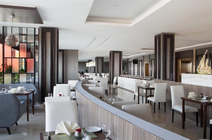 Imagen del bar/restaurante del Hotel Grand Mercure Solo Baru. Foto 5
