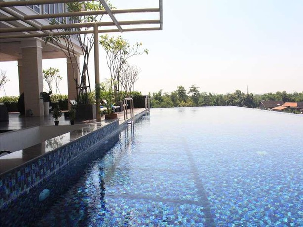 Imagen de la piscina del Hotel Grand Mercure Solo Baru. Foto 27