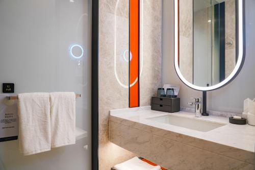 Imagen de la habitación del Hotel Grand Mercure Yichang Waitan. Foto 15