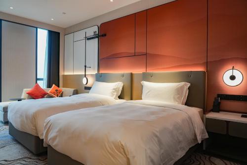 Imagen de la habitación del Hotel Grand Mercure Yichang Waitan. Foto 17