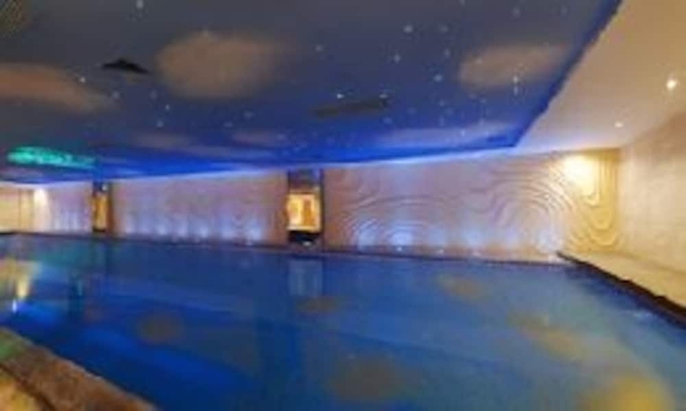 Imagen de la piscina del Hotel Grand Metropark Chongqing, Yubei. Foto 19