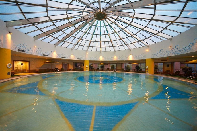 Imagen de la piscina del Hotel Grand Metropark. Foto 10