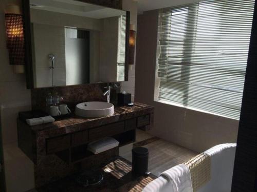 Imagen general del Hotel Grand Metropark Qingdao. Foto 11