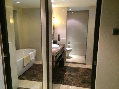 Imagen general del Hotel Grand Metropark Qingdao. Foto 17