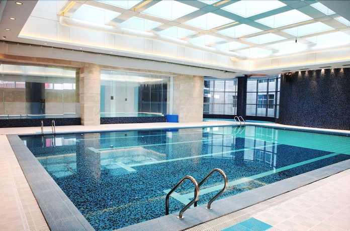 Imagen de la piscina del Hotel Grand Metropark Suzhou. Foto 19