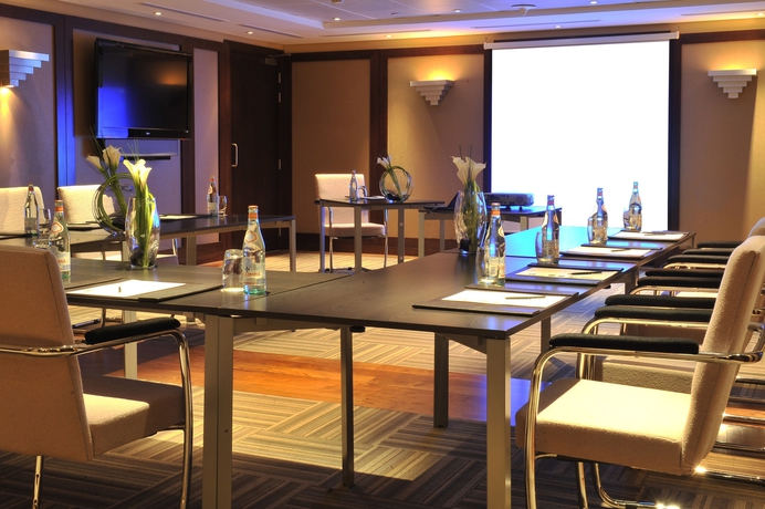 Imagen de los interiores del Hotel Grand Millennium Al Wahda. Foto 15