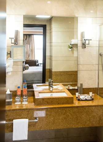 Imagen de la habitación del Hotel Grand Millennium Dubai. Foto 12