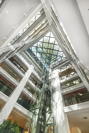 Imagen de los interiores del Hotel Grand Millennium Sofia. Foto 18