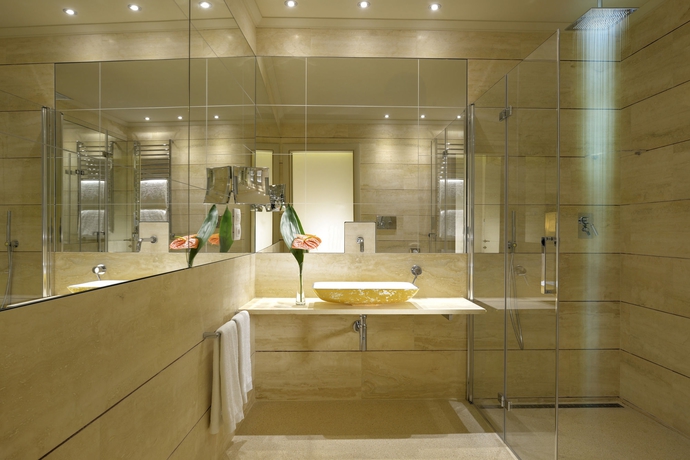 Imagen de la habitación del Hotel Grand Minerva. Foto 7