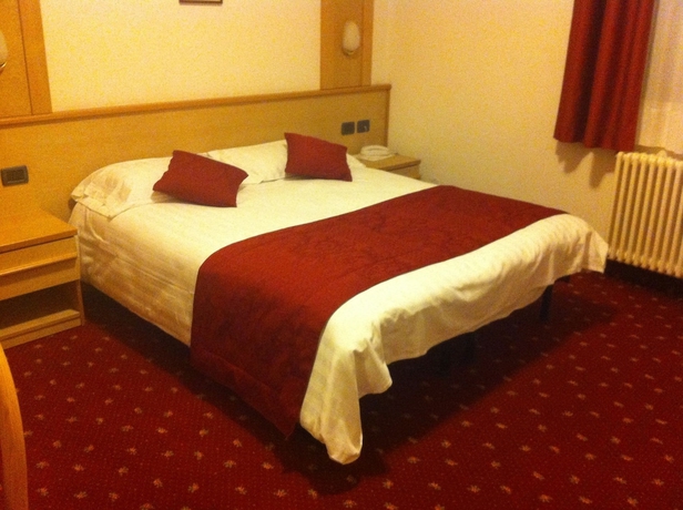 Imagen de la habitación del Hotel Grand Miramonti. Foto 6
