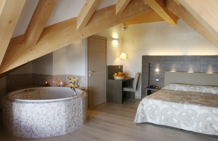 Imagen de la habitación del Hotel Grand Miramonti. Foto 8