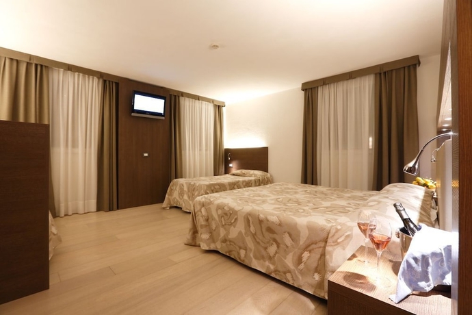 Imagen de la habitación del Hotel Grand Miramonti. Foto 14