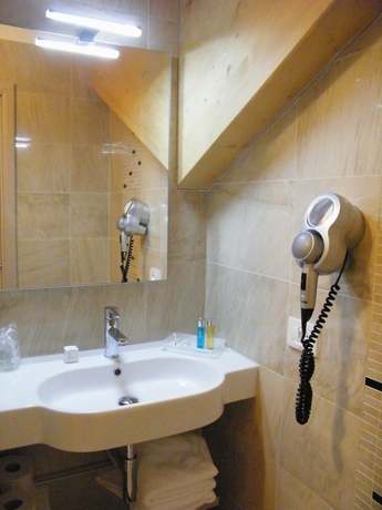 Imagen de la habitación del Hotel Grand Miramonti. Foto 15