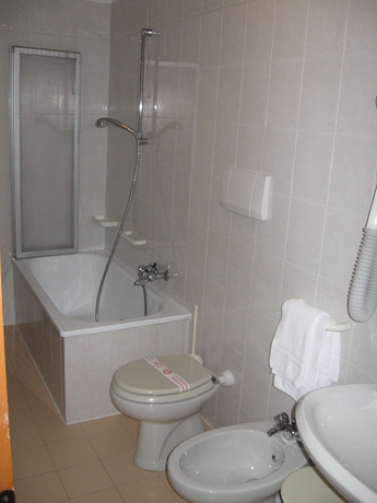 Imagen de la habitación del Hotel Grand Miramonti. Foto 17