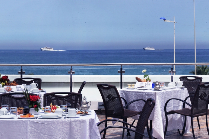 Imagen del bar/restaurante del Hotel Grand Mogador Sea View. Foto 4